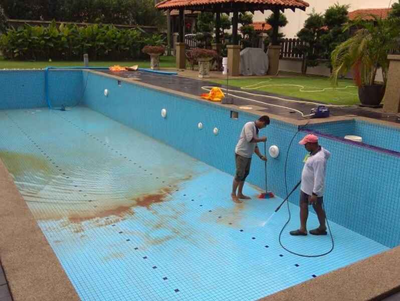 Pool-Cleaning.jpg